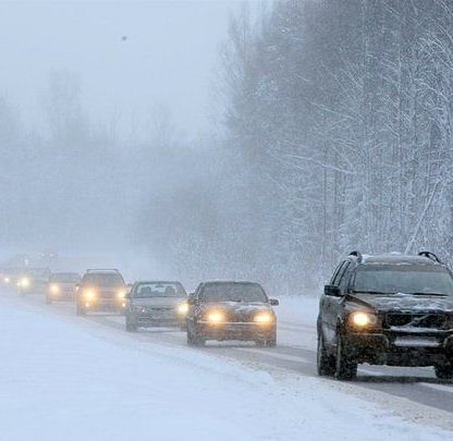 На трассах Татарстана ограничивают движение транспорта в связи с неблагоприятными погодными условиями (сильный снег, метель).