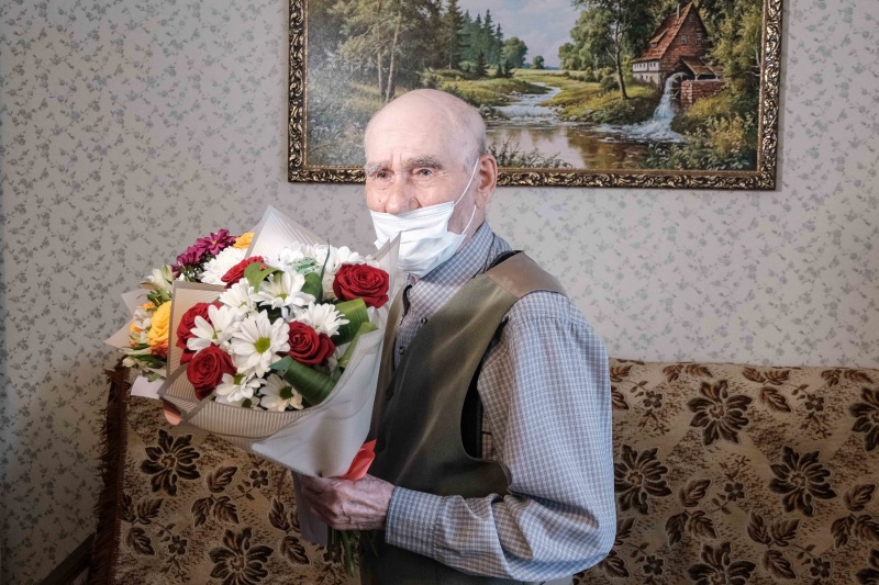 Поздравляем с 90-летним юбилеем ветерана пожарной охраны Нижнекамска!