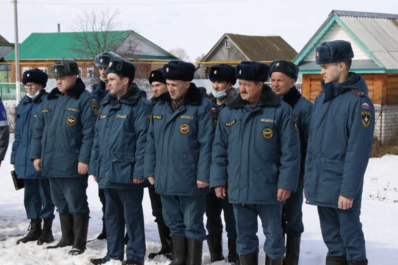 В Татарстане военные инженеры Минобороны России во взаимодействии с подразделениями МЧС и другими службами территориальной подсистемы РСЧС проводят взрывные работы на реках