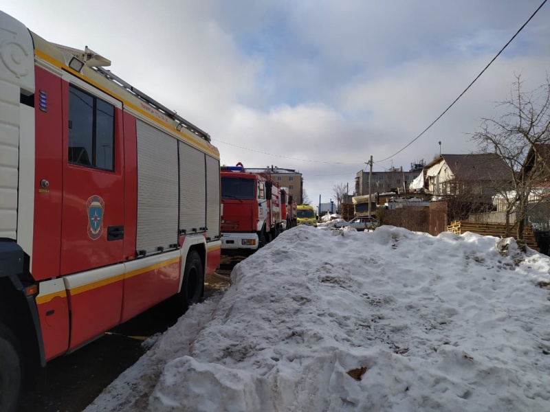 Зеленодольские пожарные ПСЧ-53 спасли пожилую женщину из горящего сарая