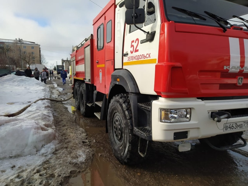 Зеленодольские пожарные ПСЧ-53 спасли пожилую женщину из горящего сарая