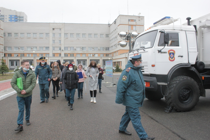 Экскурсия в МЧС в честь 20-летия Всероссийского студенческого корпуса спасателей