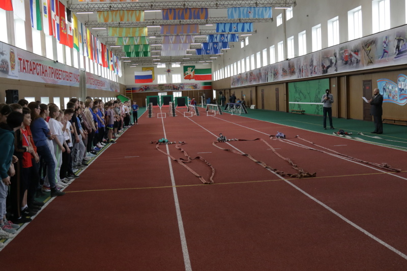 В Казани прошли соревнования по пожарно-спасательному спорту среди школьников