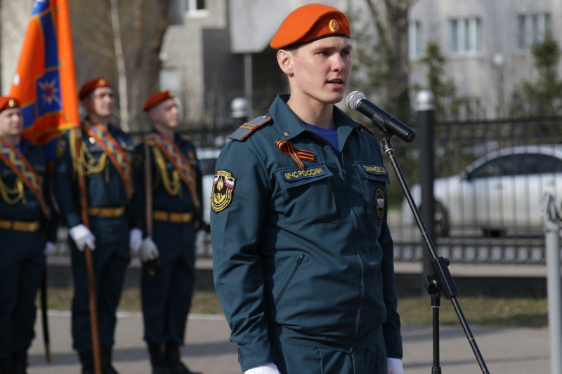 Память о погибших, чествование ветеранов и присяга молодых сотрудников. В Главном управлении достойно отметили 372 года со дня создания пожарной охраны России