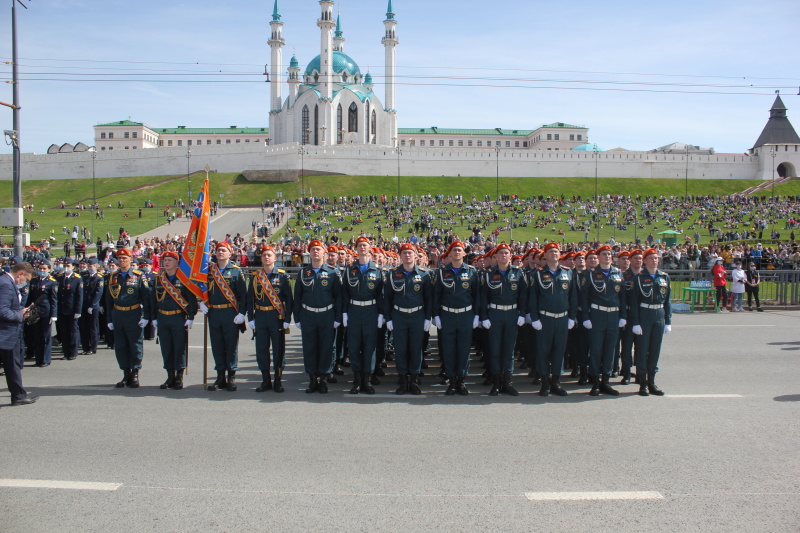 Сотрудники МЧС приняли участие в военном параде Казанского гарнизона в честь 76-й годовщины Победы в Великой Отечественной войне