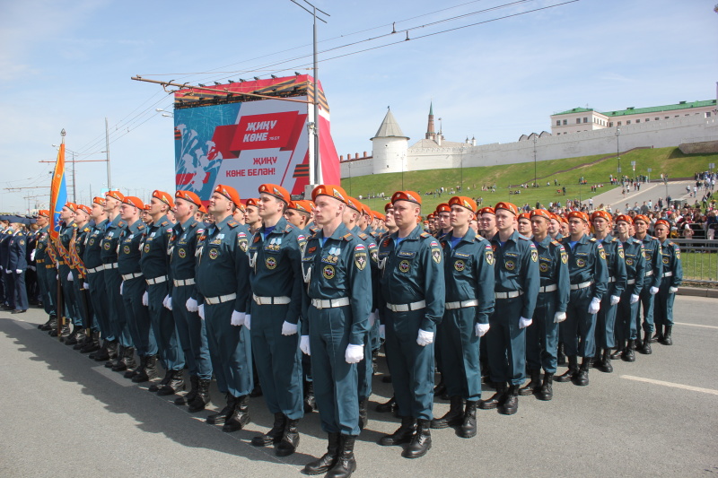 Сотрудники МЧС приняли участие в военном параде Казанского гарнизона в честь 76-й годовщины Победы в Великой Отечественной войне