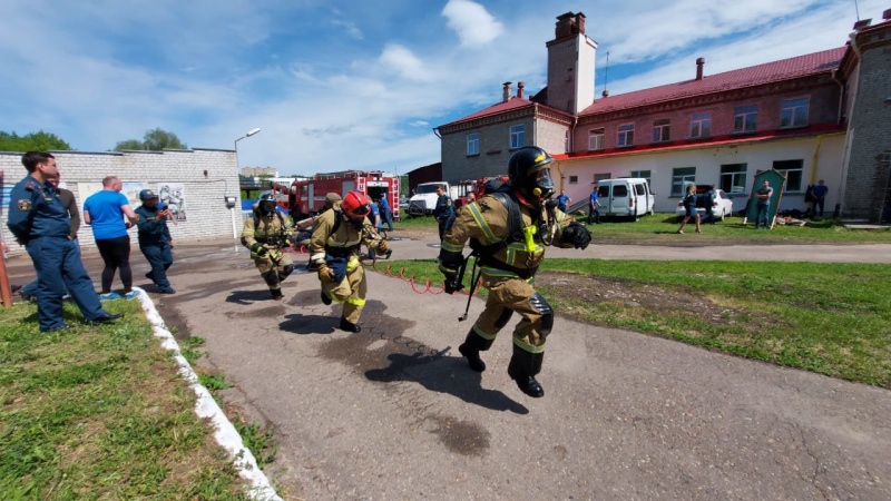 В Зеленодольске провели соревнования среди пожарных подразделений 8 отряда ФПС по РТ