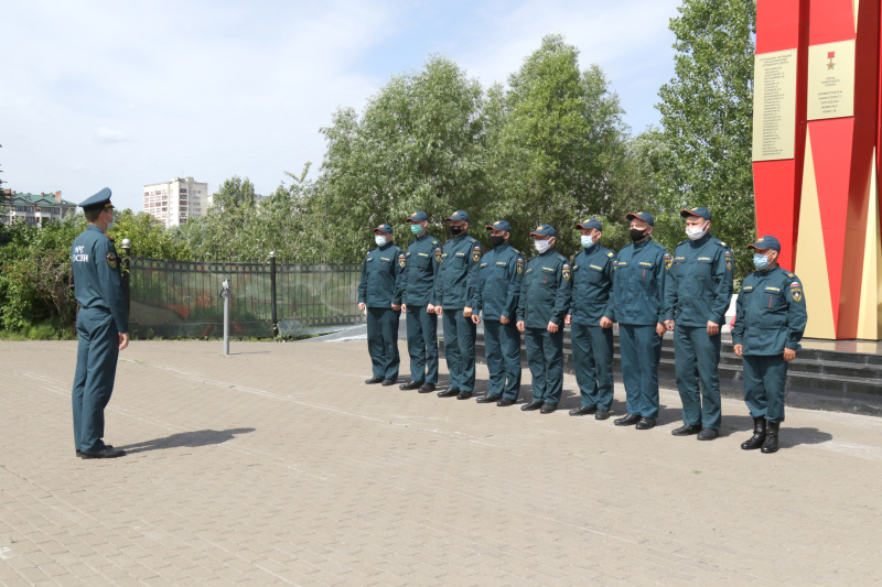 В честь Дня России – торжественные построения и усиленный режим несения службы