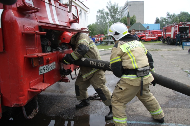 В Зеленодольске пожарные провели соревнования по боевому развертыванию