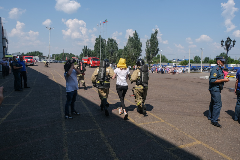 Пожарно-тактические учения: нижнекамские огнеборцы тушили высотку и спасали людей