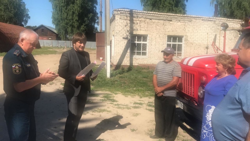 В Зеленодольском районе в сельские поселения передали два пожарных автомобиля