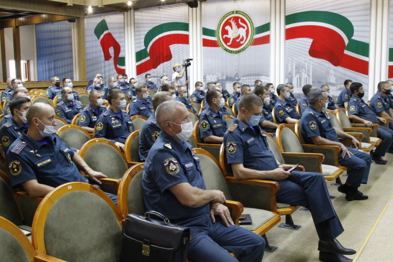 Отличившихся сотрудников МЧС наградили Благодарственными письмами Полномочного представителя Президента России в Приволжском федеральном округе