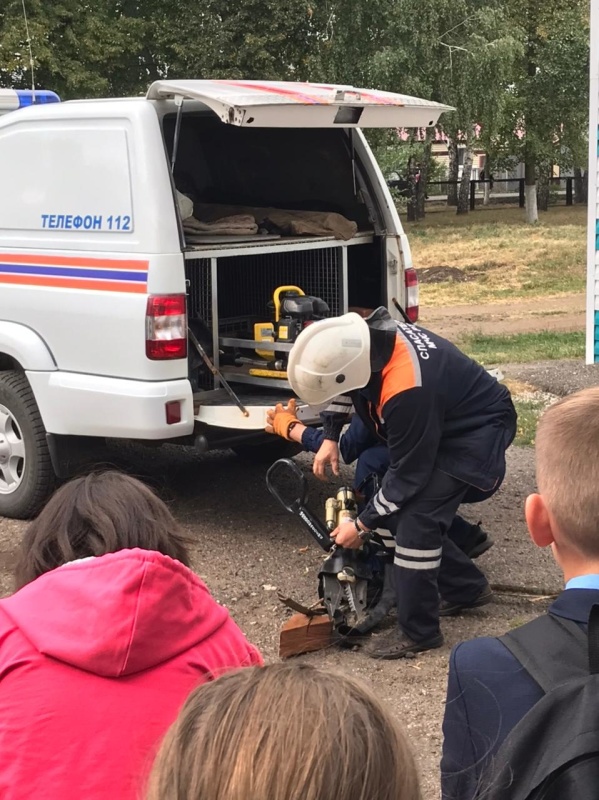 К мероприятиям в рамках Месячника детской безопасности присоединились спасатели