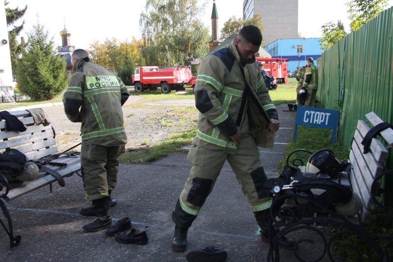 В  Зеленодольске прошли соревнования по функциональному пожарному многоборью