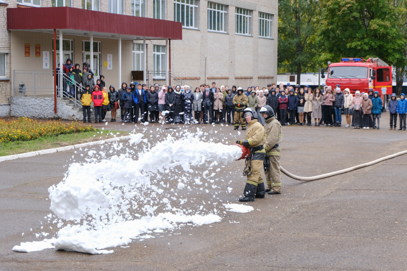 Пожарный караул в гостях у школьников