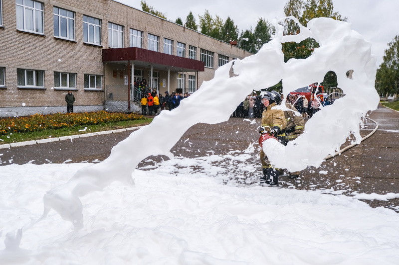 Пожарный караул в гостях у школьников