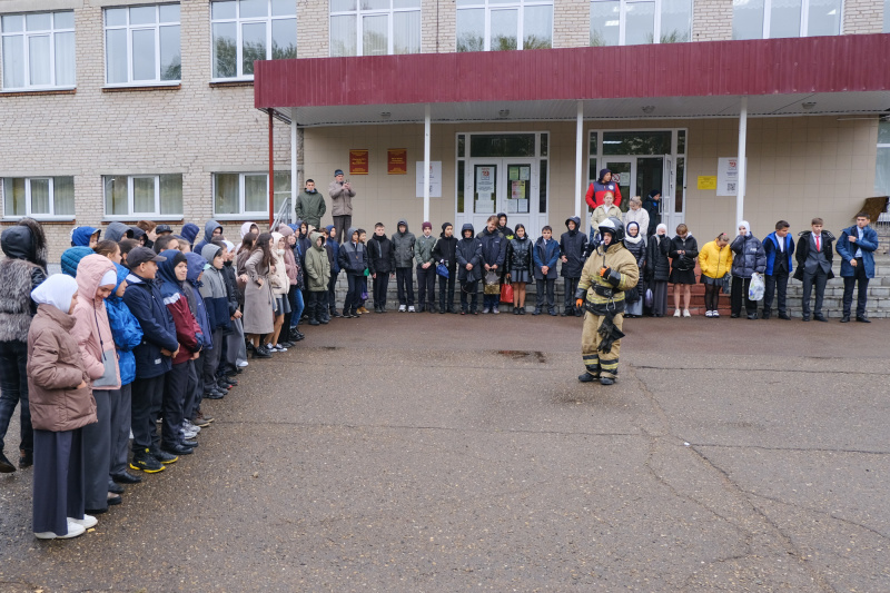 Пожарный караул в гостях у школьников