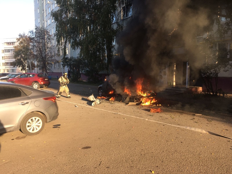 Пожарно-спасательные подразделения МЧС России ликвидировали пожар на транспортном средстве в городе Набережные Челны.