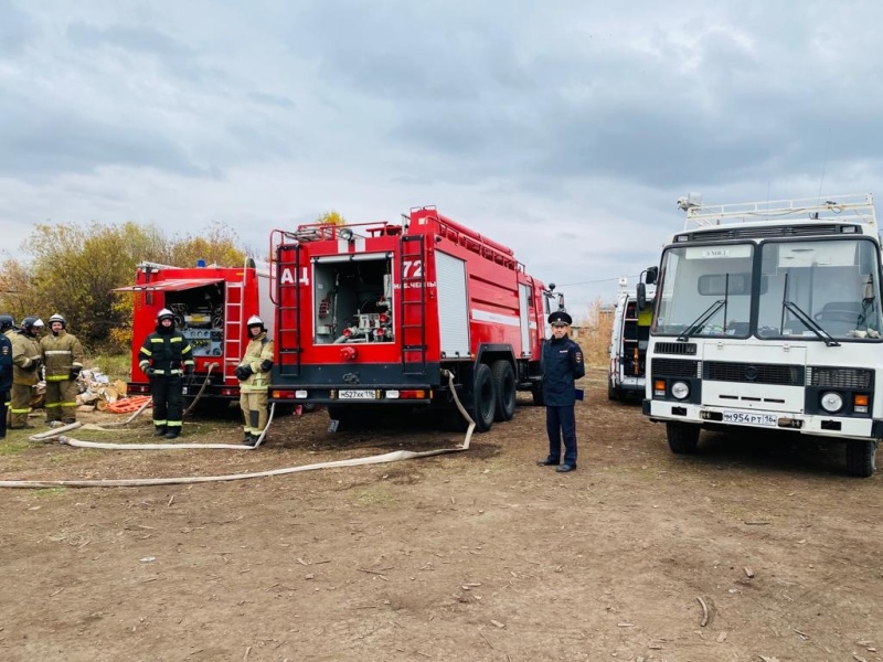 В первой половине дня 10 октября пожарные и спасатели завершили работы на месте авиакатастрофы в Мензелинске