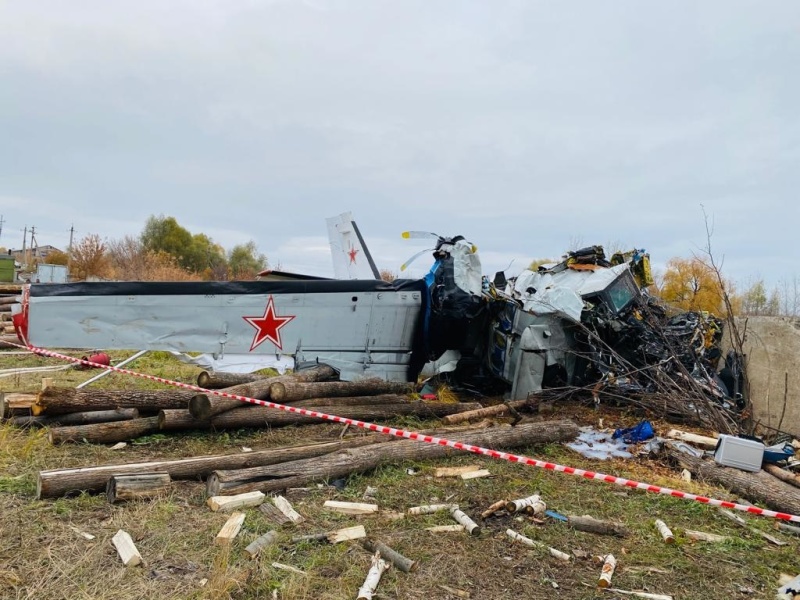 В первой половине дня 10 октября пожарные и спасатели завершили работы на месте авиакатастрофы в Мензелинске