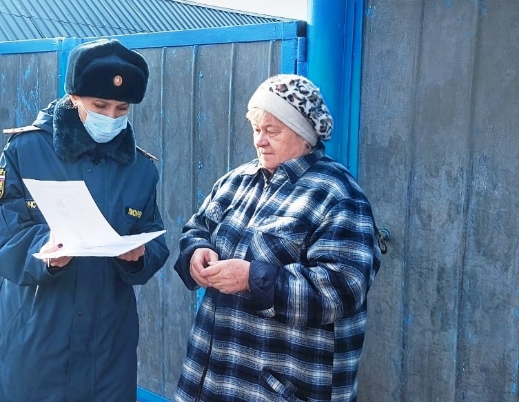 Пожарная профилактика в семьях, состоящих на межведомственном учете, и проверка работоспособности пожарных извещателей