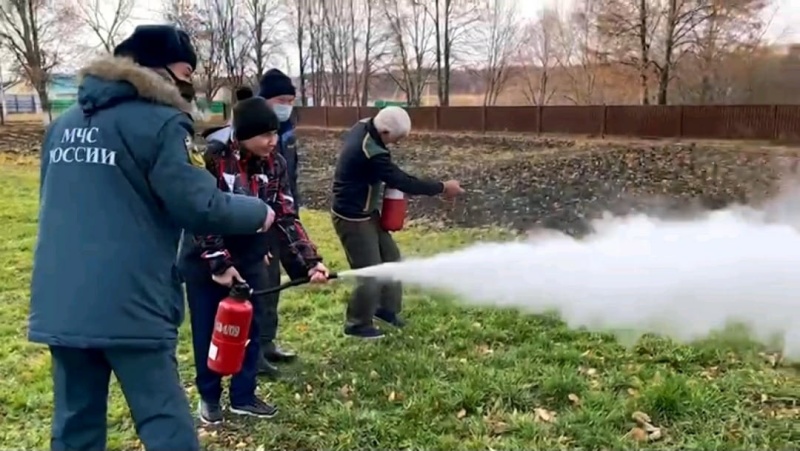 Увлекательная встреча детей с мастерами пожарного дела