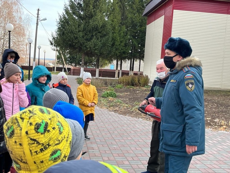 Увлекательная встреча детей с мастерами пожарного дела