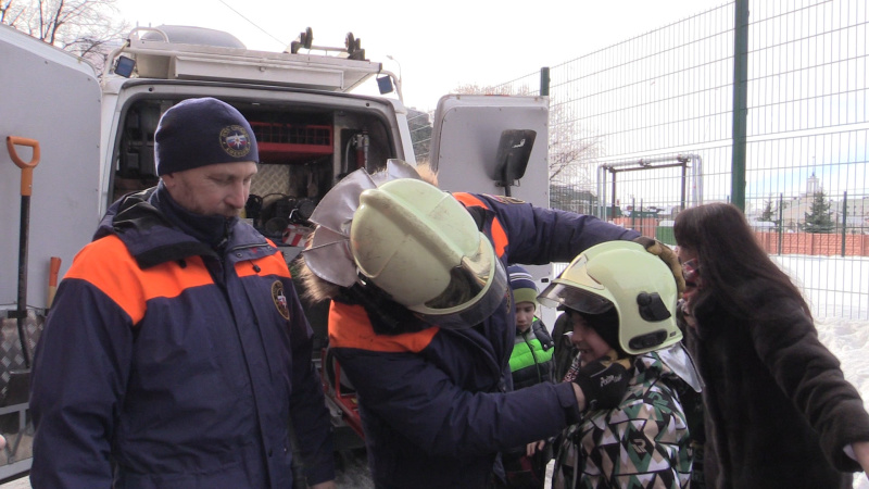 Мы всегда придем на помощь: дети познакомились  с профессией спасателя