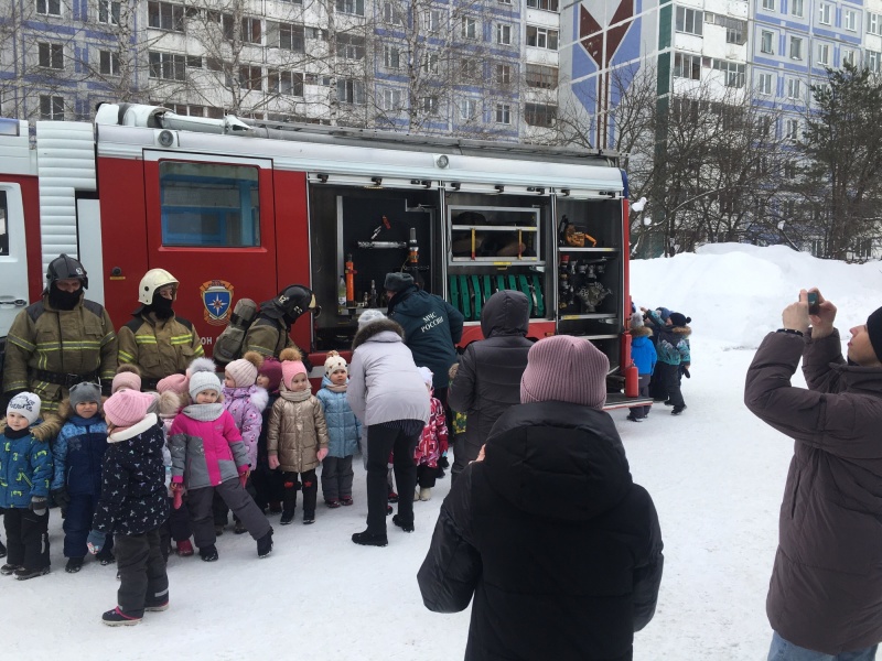 Пожарные в гостях у малышей