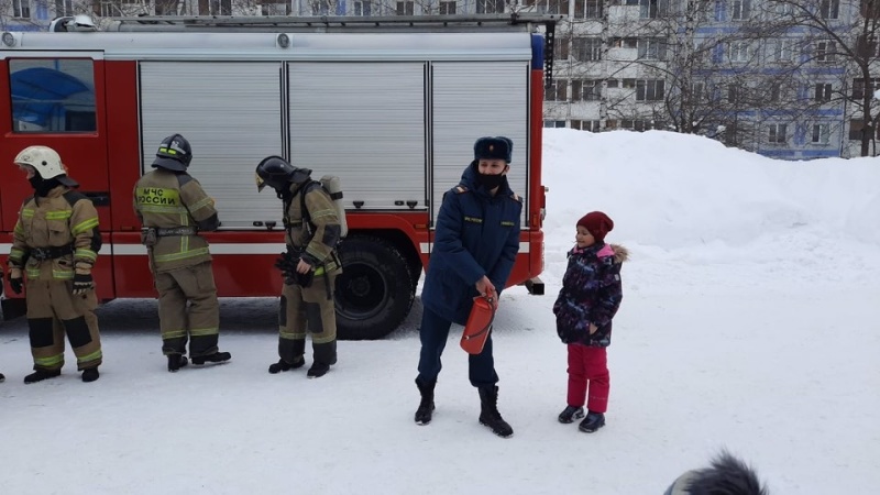 Пожарные в гостях у малышей