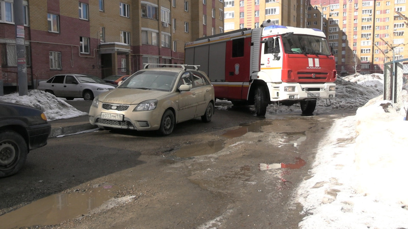 Припаркованные во дворах автомобили – серьёзное препятствие для пожарной техники