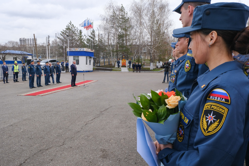 В канун Дня пожарной охраны России в Нижнекамске открыли монумент пожарной бронетехнике - на въезде в город на постаменте установили танк Т-55 и бронетранспортёр «Ветлуга»