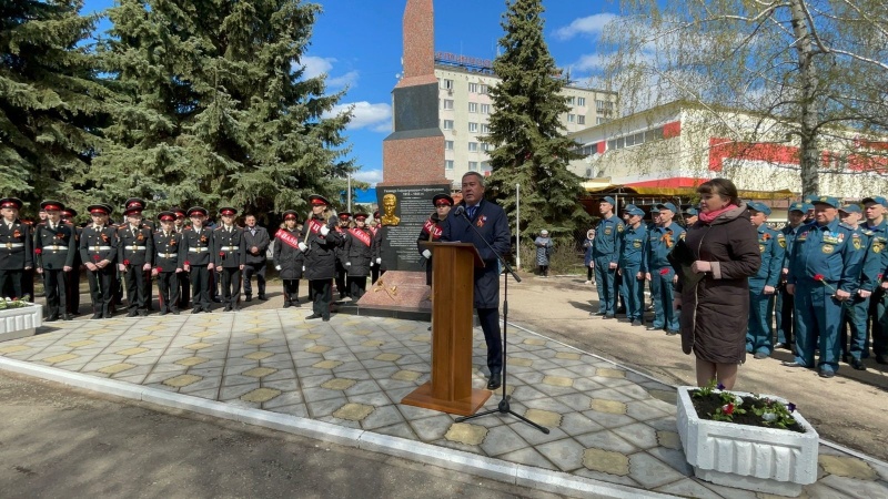 В Бугульме состоялся  памятный митинг у стелы огнеборца - Героя Советского Союза Газинура Гафиатуллина