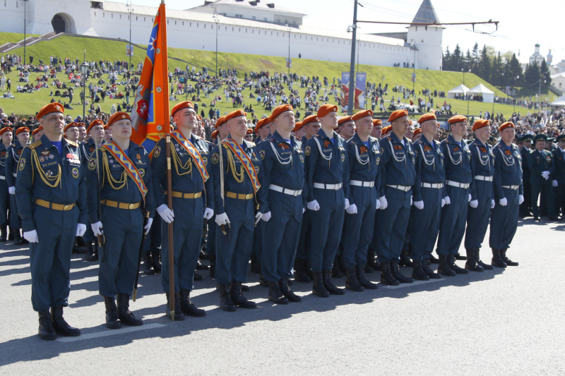 Сотрудники МЧС приняли участие в военном параде Казанского гарнизона в честь 77-й годовщины Победы в Великой Отечественной войне