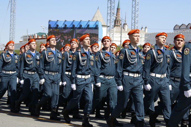 Сотрудники МЧС приняли участие в военном параде Казанского гарнизона в честь 77-й годовщины Победы в Великой Отечественной войне