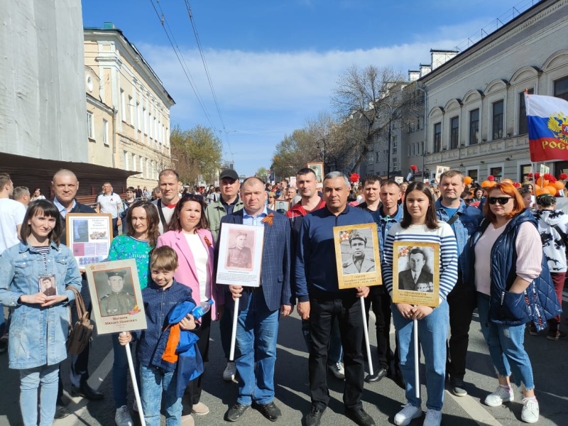 В акции "Бессмертный полк" приняли участие руководство и сотрудники Главного управления МЧС России по РТ