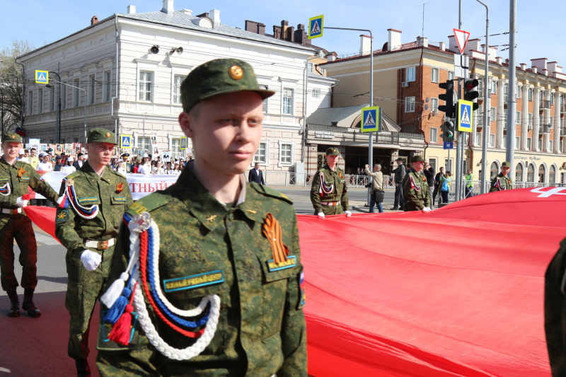 В акции "Бессмертный полк" приняли участие руководство и сотрудники Главного управления МЧС России по РТ