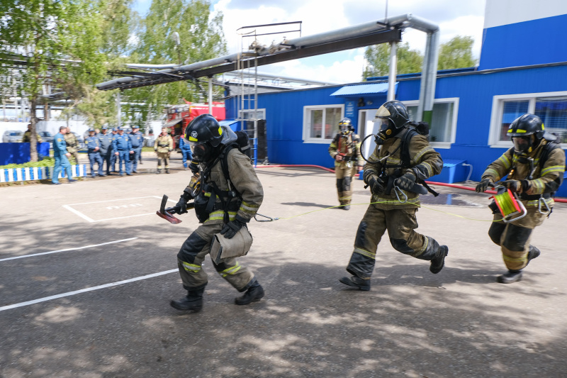 Достойный приём: в Нижнекамске состоялись республиканские соревнования газодымозащитной службы