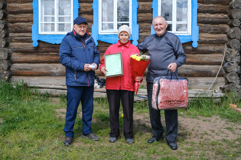 Нижнекамские пожарные поздравили с юбилеем своего ветерана