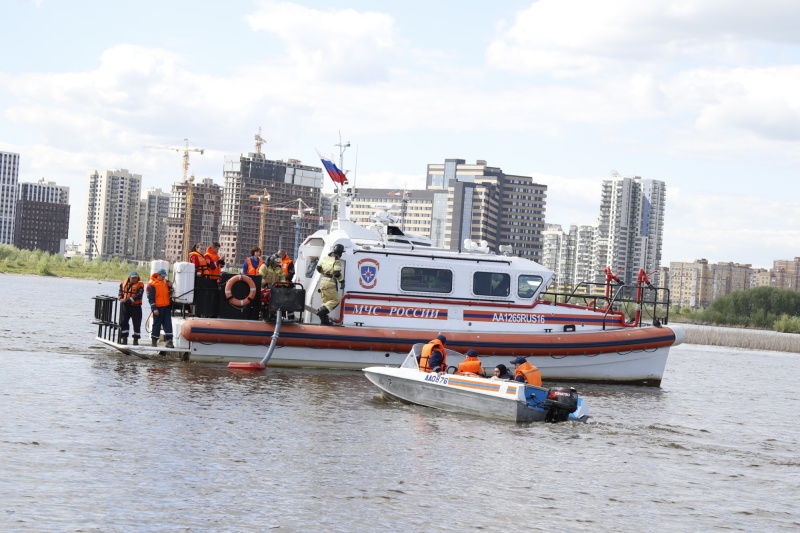 Условный пожар удалось потушить при помощи двух катеров