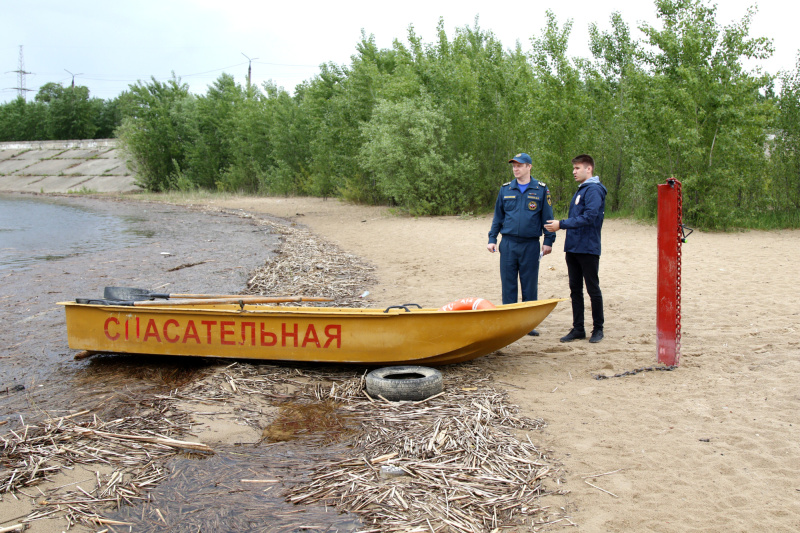 Визит ГИМС: на пляже «Локомотив» пока можно только отдыхать на берегу