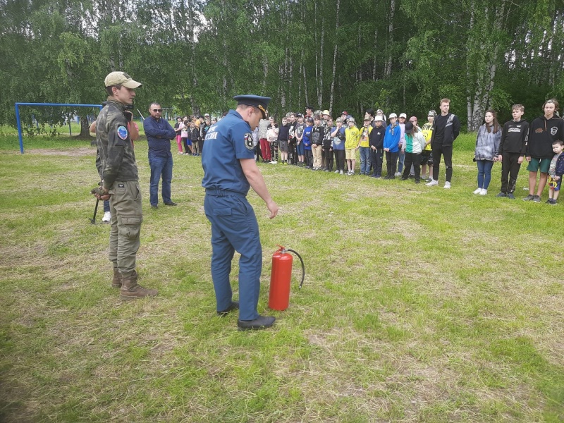 Вожатые обучаются, а дети развлекаются