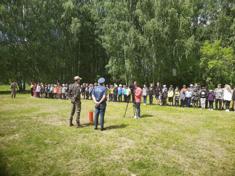 Вожатые обучаются, а дети развлекаются