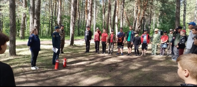 Занятие по пожарной безопасности в палаточном лагере