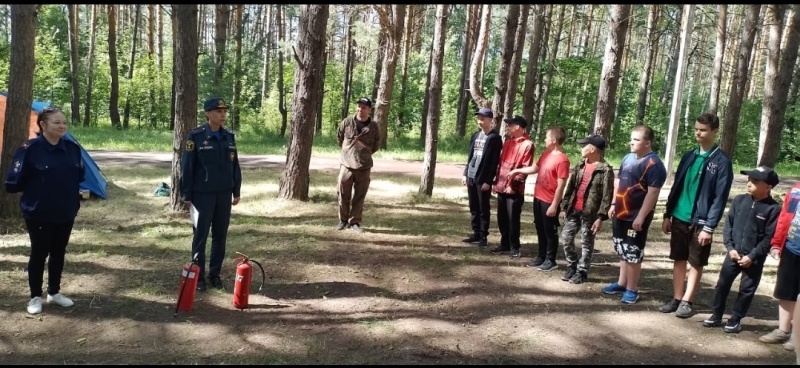 Занятие по пожарной безопасности в палаточном лагере