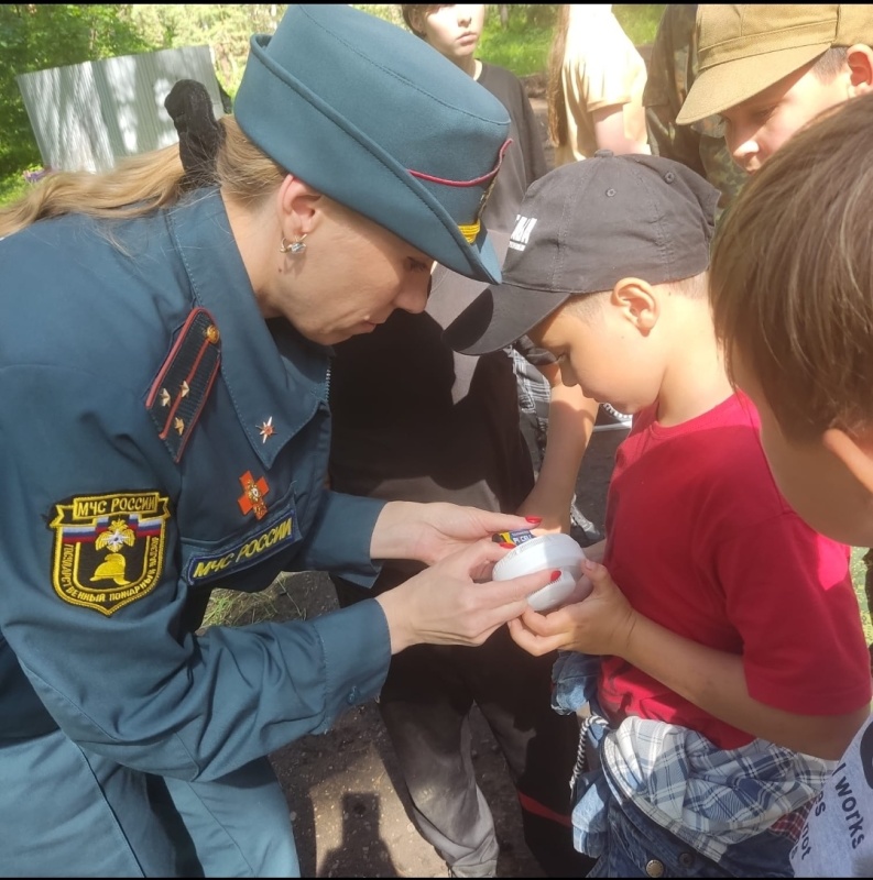 Занятие по пожарной безопасности в палаточном лагере