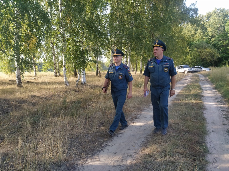 В условиях повышенной пожарной опасности сотрудники МЧС вышли в профилактические рейды