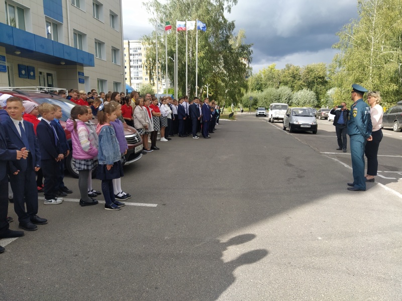 Тренировки по эвакуации детей сотрудники МЧС проводят во всех школах республики