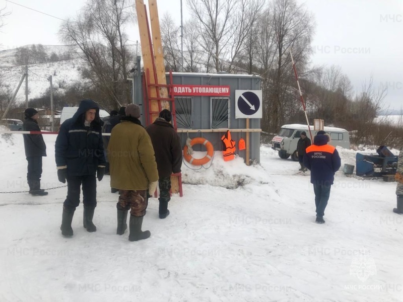 Открыта ледовая переправа через Каму по маршруту «село Покровское – поселок Красный Ключ»