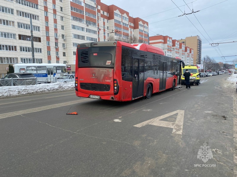 Пожарно-спасательные подразделения МЧС России реагируют на дорожно-транспортное происшествие в городе Казани (активная интернет-ссылка на раздел "Оперативная информация" сайта ГУ МЧС России по РТ обязательна!)